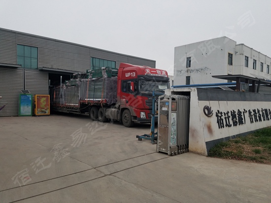 江苏扬州中式仿古公交候车亭在鑫易达厂区顺利发货